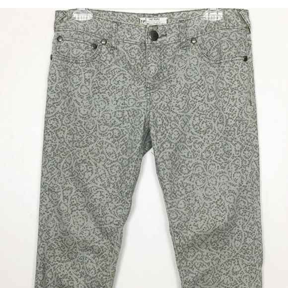 Free People Women’s Size 27 Skinny Jeans Ankle Zip Gray Lace Print Jeans… - Picture 3 of 10